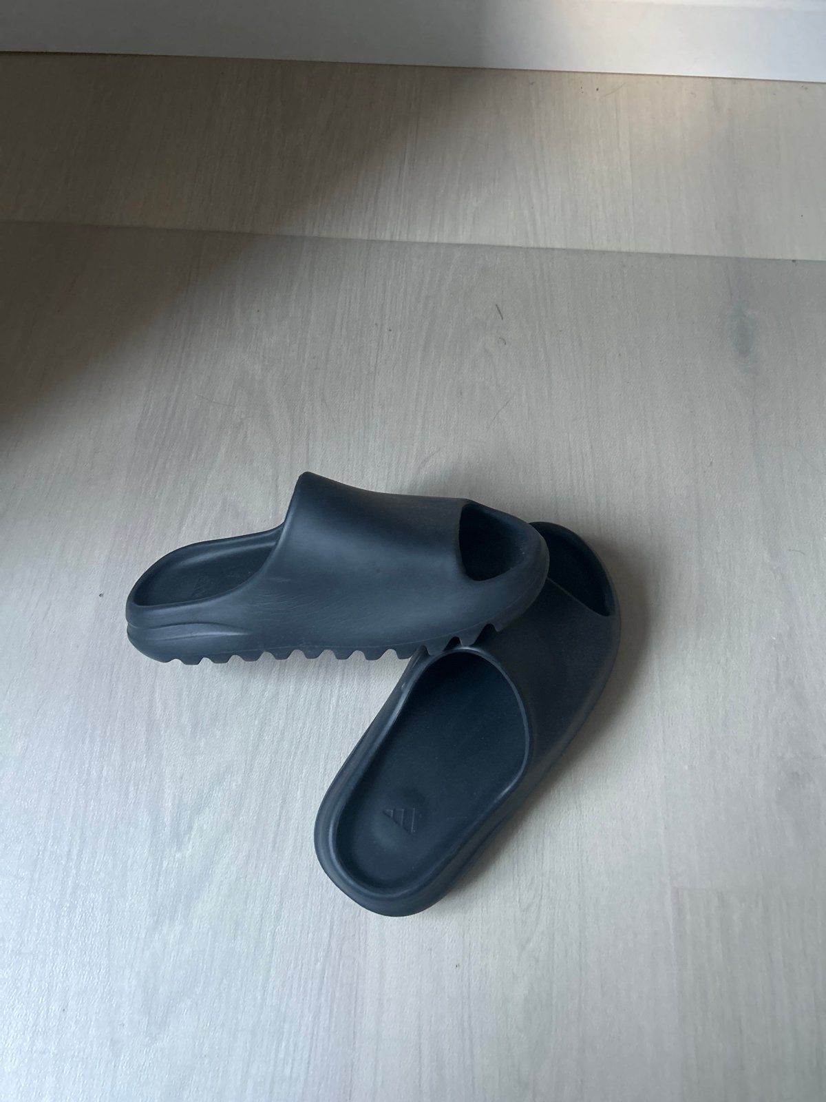 Yeezy Slides Zwart Maat 41, Kleding | Heren, Slippers, Zwart, Nieuw, Ophalen of Verzenden