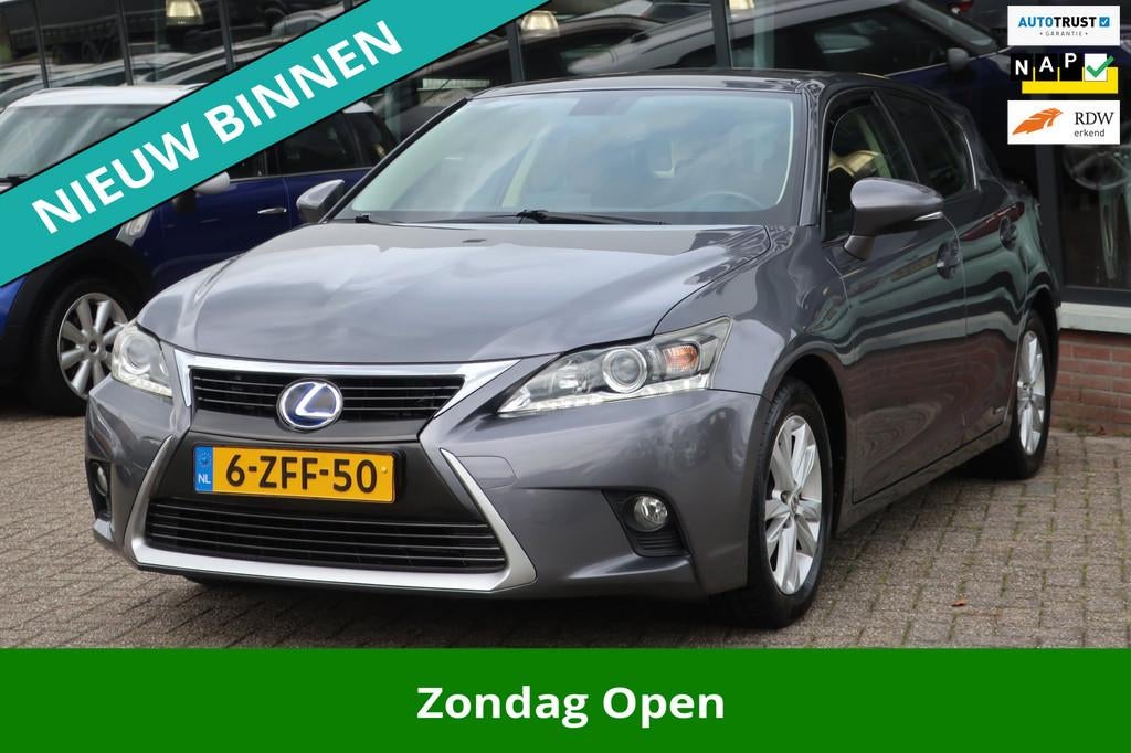 Lexus CT 200h Business Line LED_NAVI_CRUIS_FACELIFT_LMV_NAP., Auto's, Lexus, Gebruikt, 4 cilinders, Origineel Nederlands, 26 km/l