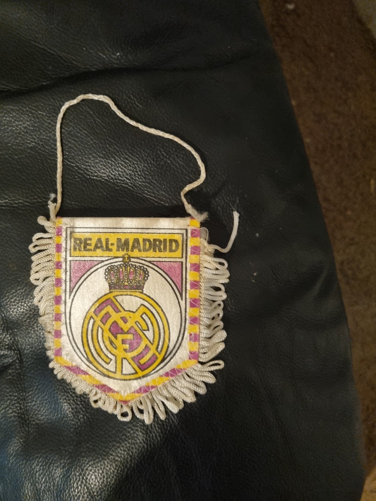 Real Madrid Vaantje - Vintage Voetbal Fan Item, Ophalen of Verzenden, Gebruikt, Buitenlandse clubs, Vaantje of Sjaal