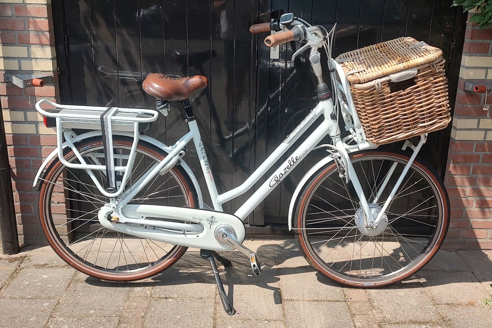 Witte electrische Gazelle Grace damesfiets met voorwielmotor, 51 tot 55 cm, Ophalen, Zo goed als nieuw, Gazelle