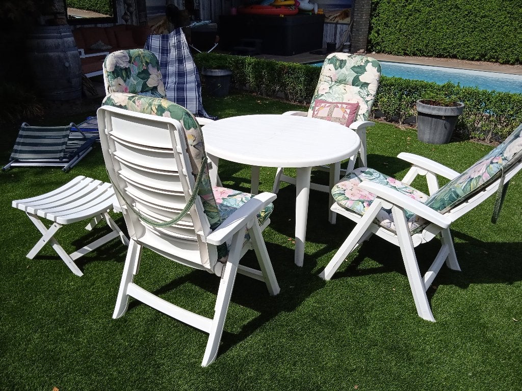 wit tuinset hartman, Tuin en Terras, Tuinsets en Loungesets, 4 zitplaatsen, Kunststof, Ophalen of Verzenden, Zo goed als nieuw