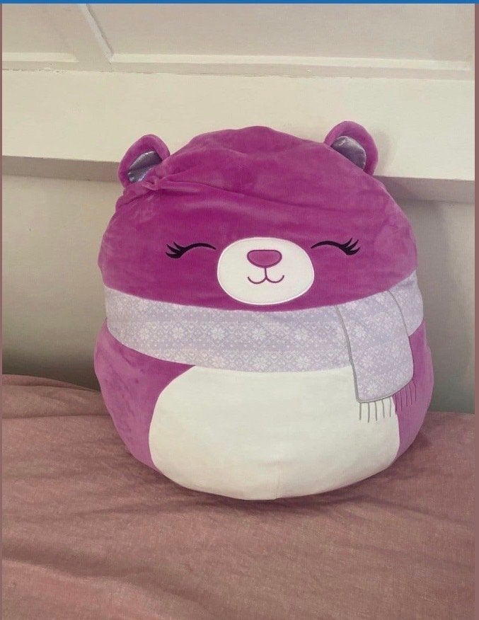 Squishmallow paarse beer met sjaal - Zo goed als nieuw, Paars, Beer, Ophalen of Verzenden, Zo goed als nieuw