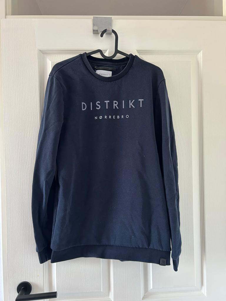 DISTRIKT NØRREBRO sweater maat M (valt kleiner), Ophalen of Verzenden, Gedragen, Maat 46 (S) of kleiner, Blauw