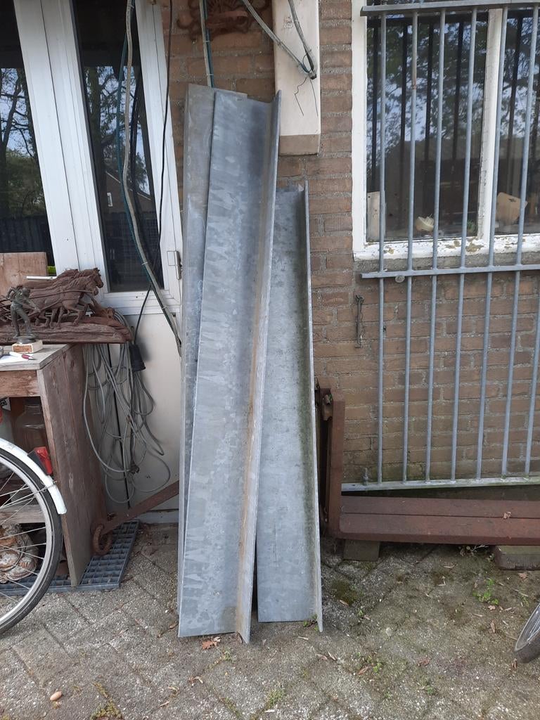 Zwaar hoekijzer., Doe-het-zelf en Verbouw, Ophalen