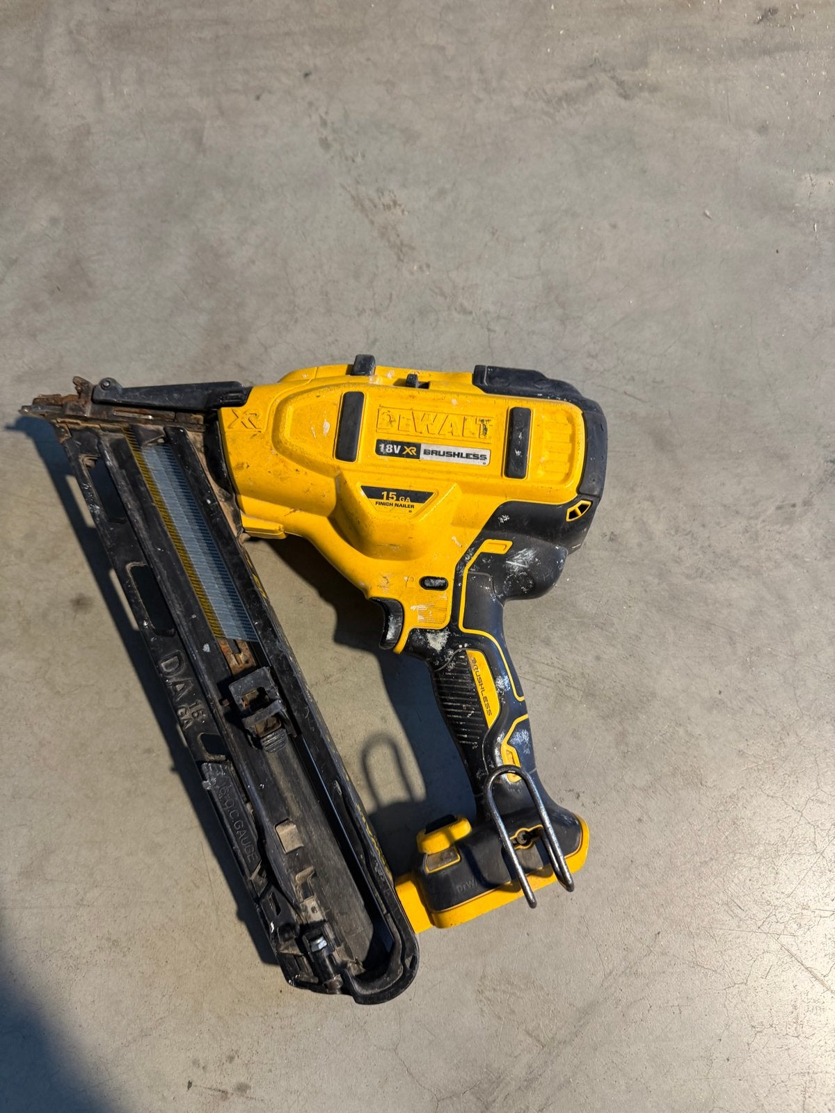 DeWalt 18V XR Brushless 15GA Angled Nailer