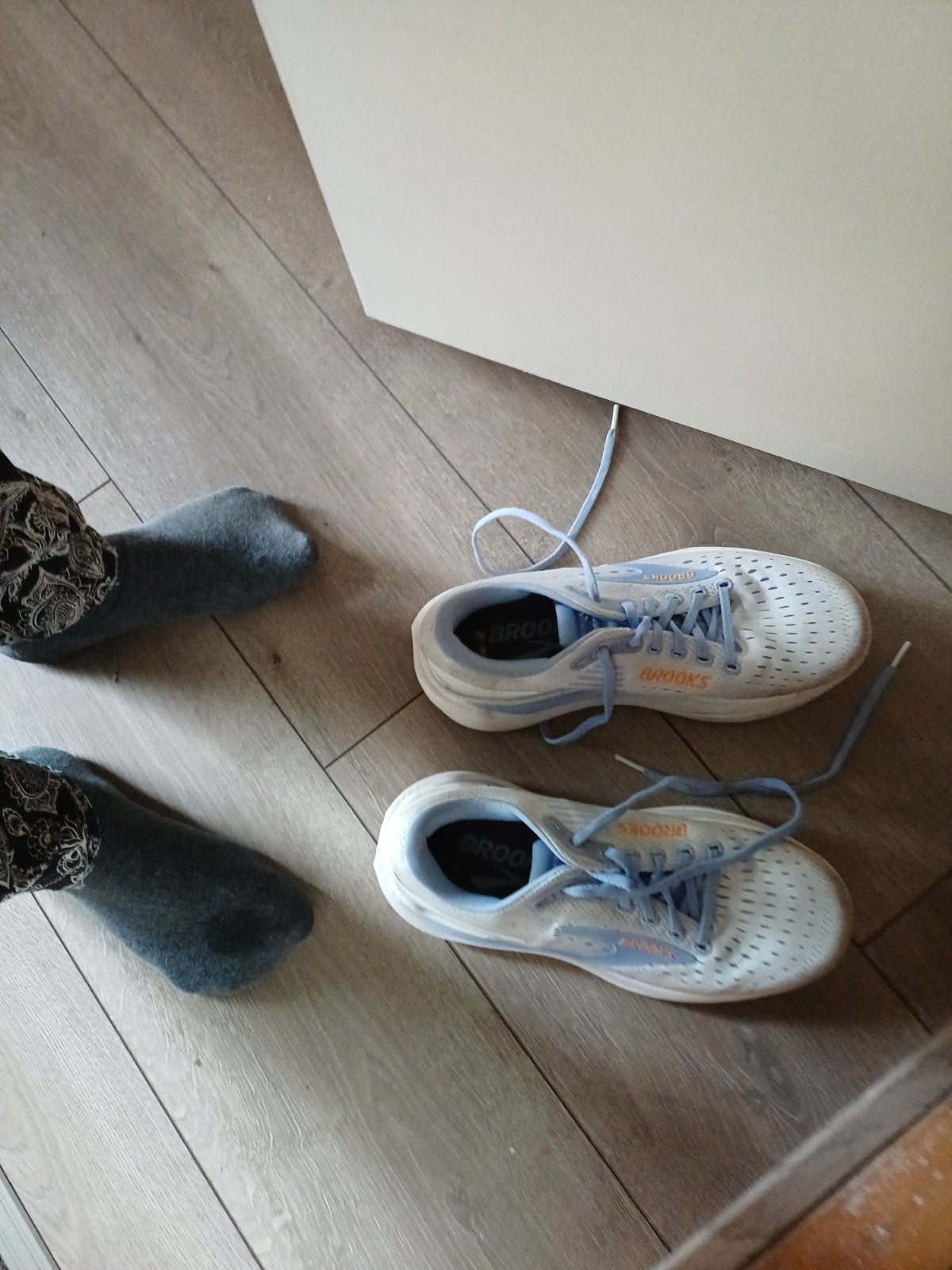 Brooks hardloopschoenen (maat 38,5)te koop aangeboden, Ophalen of Verzenden, Zo goed als nieuw, Wit, Sneakers of Gympen