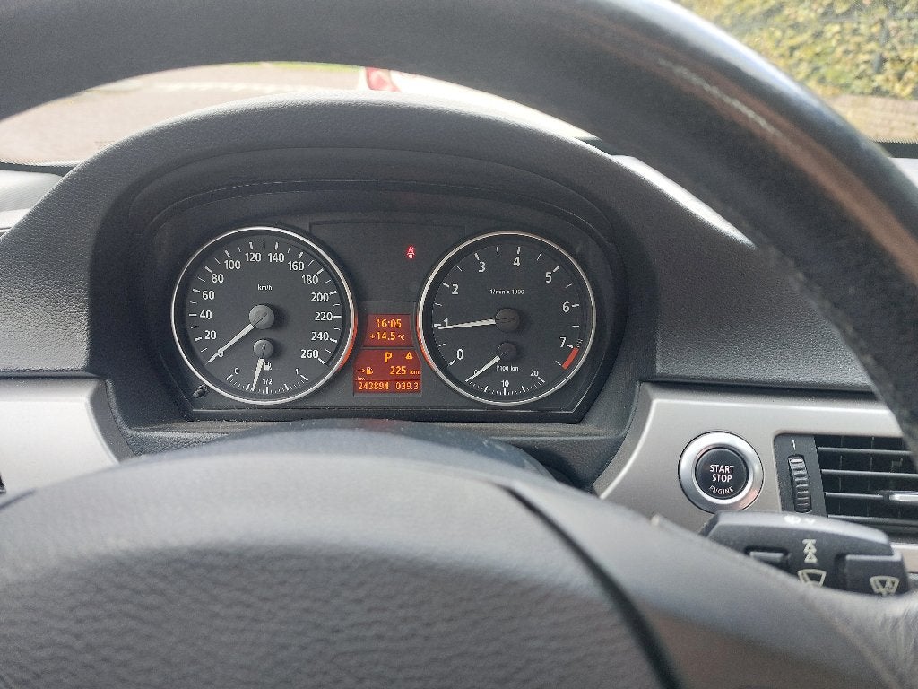 BMW 3-Serie 2.5 I 325 AUT 2005 Grijs, Auto's, Automaat, 745 kg, Achterwielaandrijving, Zwart