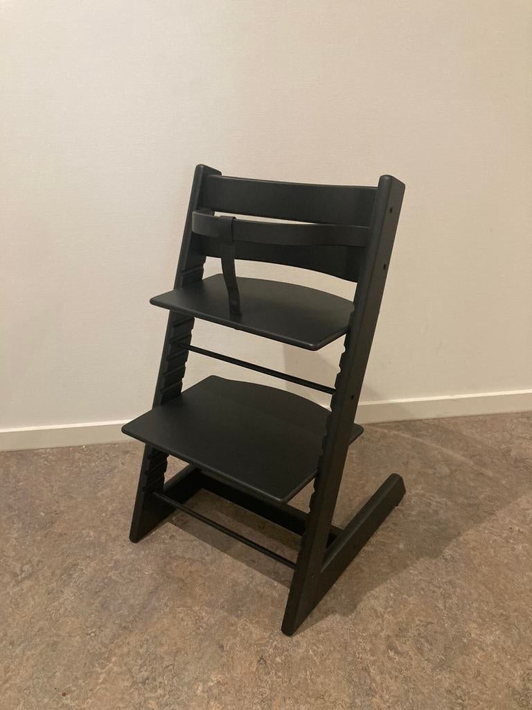 Zwarte stokke tripptrapp kinderstoel trip trap, Ophalen, Zo goed als nieuw, Meegroeistoel, Aanschuifbaar