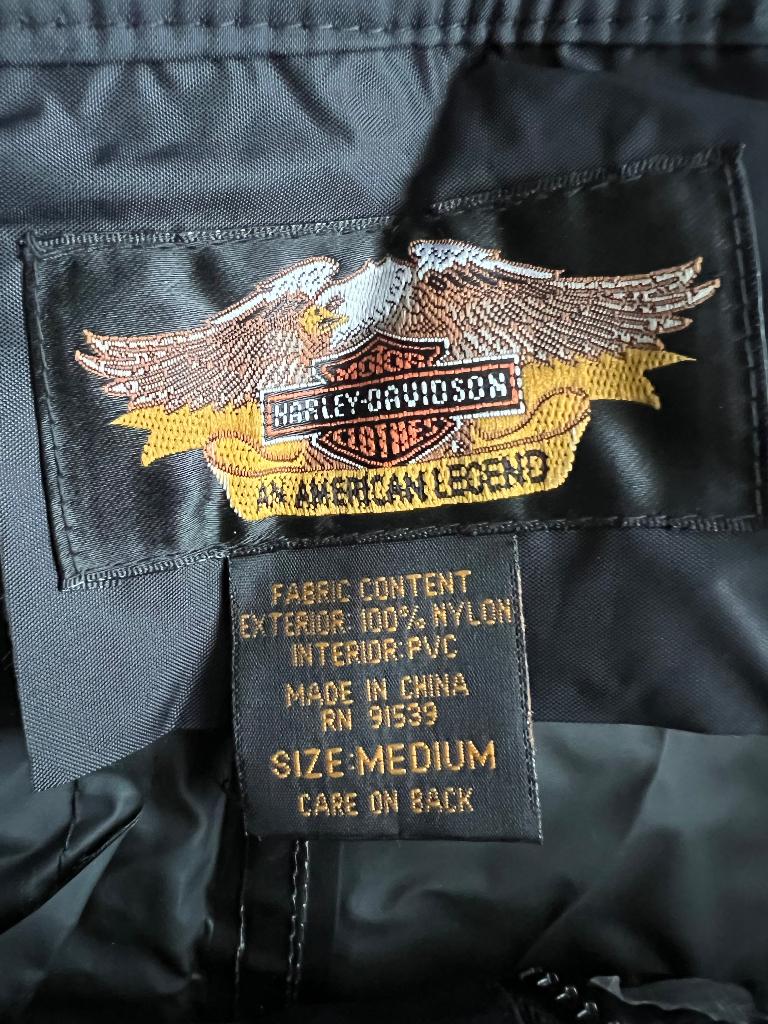 Regenpak Harley Davidson Heren maat M, Motoren, Kleding | Motorkleding, Harley Davidson. Origineel., Ophalen of Verzenden, Tweedehands