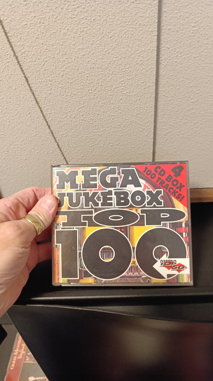 Mega Jukebox Top 100 - 4 CD Box met 100 tracks!, Gebruikt, Boxset, Pop, Ophalen of Verzenden