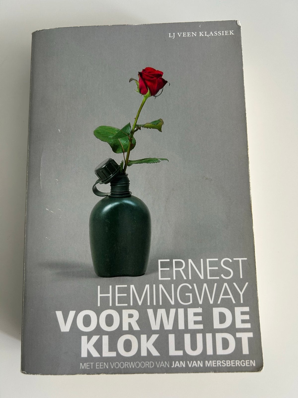 Voor Wie De Klok Luidt - Ernest Hemingway (LJ Veen Klassiek), Boeken, Ophalen of Verzenden, Gelezen, Europa overig