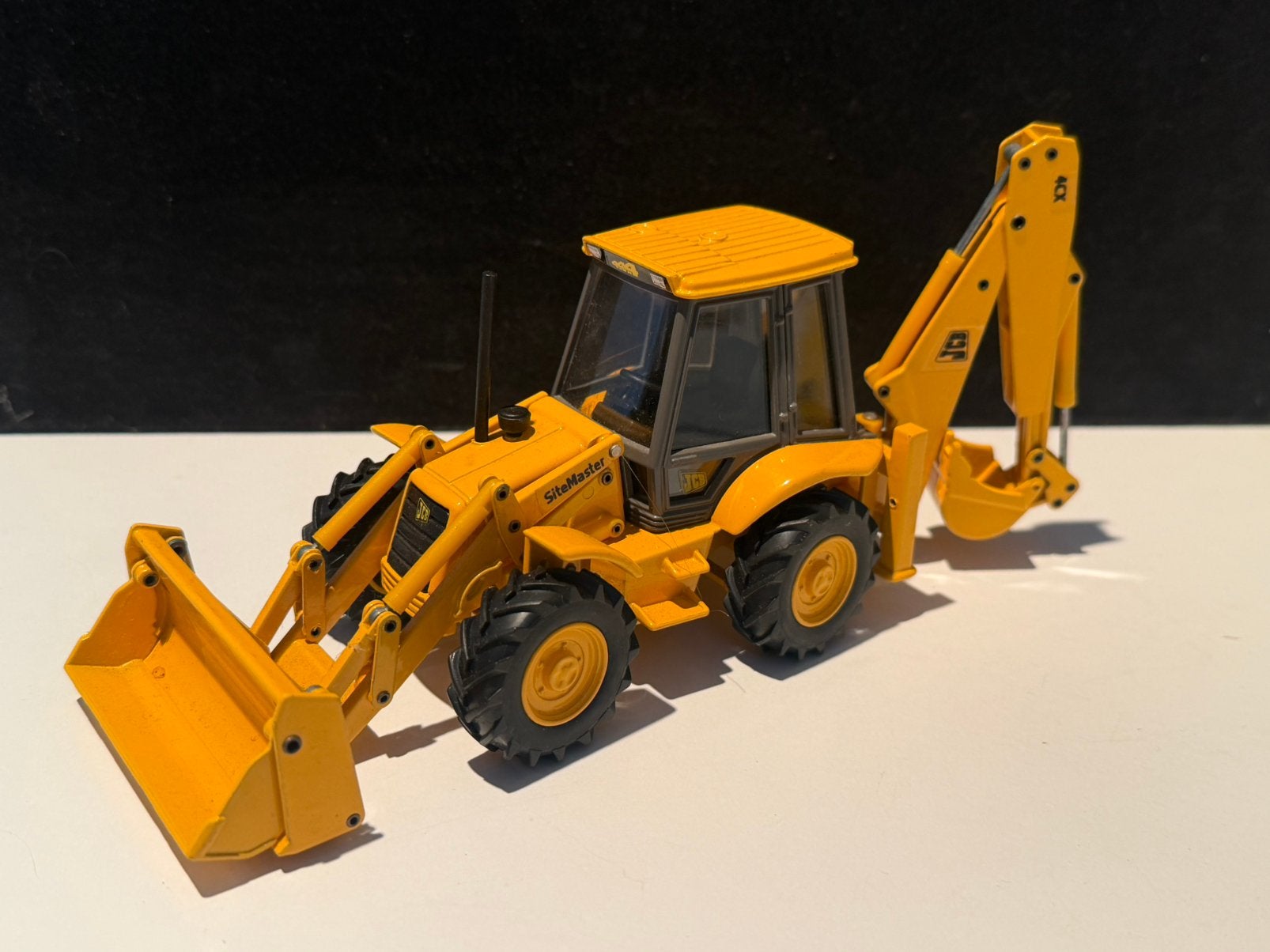 JCB 4CX Schaalmodel - Gedetailleerde Graaflaadcombinatie1:35, Hobby en Vrije tijd, Modelauto's | 1:32, Ophalen of Verzenden, Zo goed als nieuw