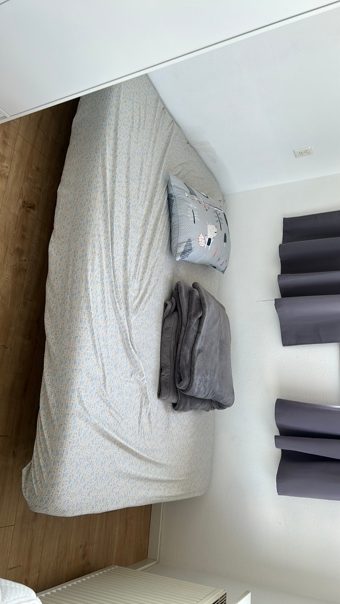Gratis:Bed 140x200 incl. Matras en dekbed, Ophalen, Zo goed als nieuw, Tweepersoons, 140 cm