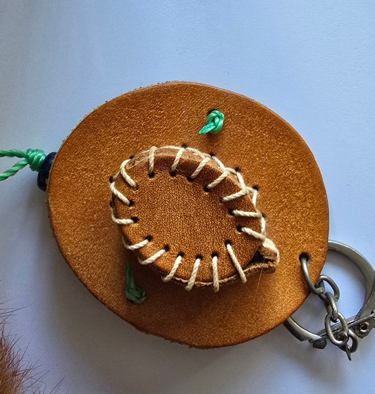 Leren sleutelhanger met uniek gestikt design, Verzamelen, Ophalen of Verzenden, Nieuw, Overige typen
