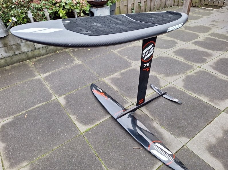 Complete Pumpfoil Set: Gen-Z Amos Carbon Board & Sabfoil Mas, Watersport en Boten, Golfsurfen, Ophalen, Zo goed als nieuw, Overige typen