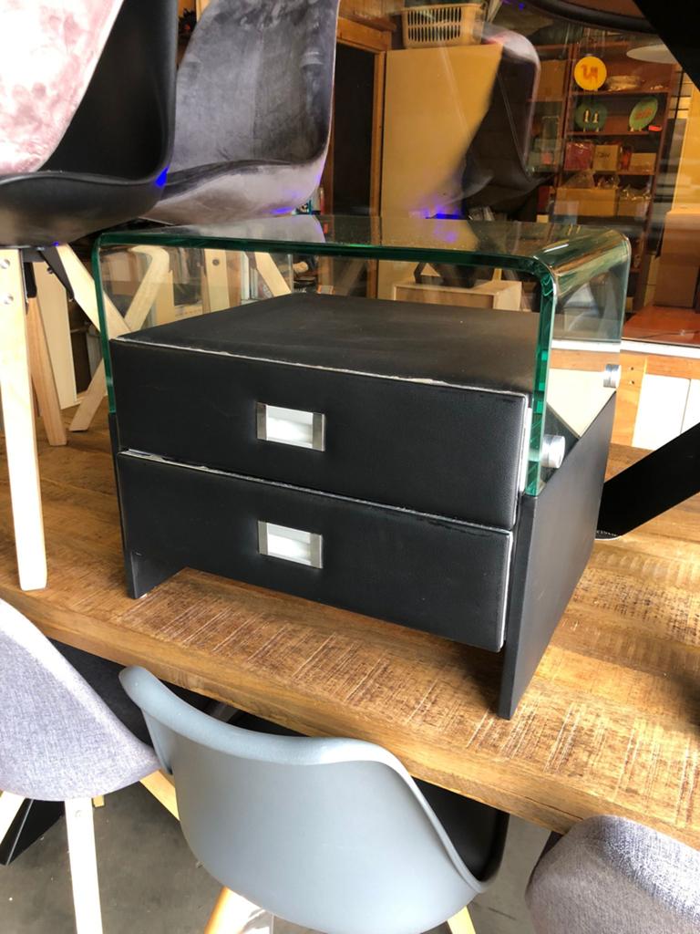 Leren kastje met veiligheidsglas en 2 laden, Huis en Inrichting, Kasten | Overige, Ophalen, Nieuw