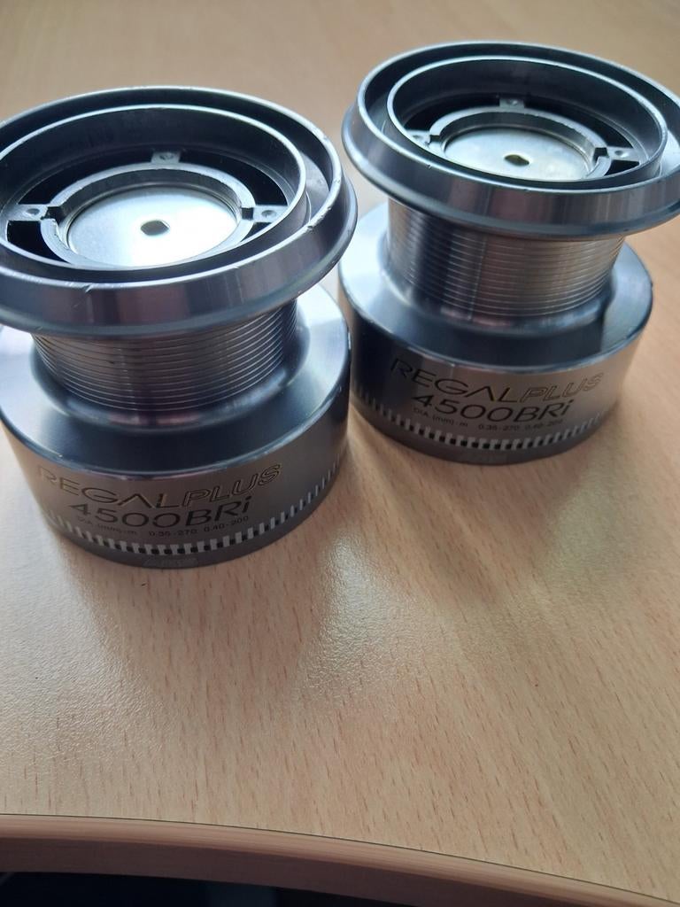 Reserve spoelen Daiwa Regal Plus 4500BRI (2 stuks), Watersport en Boten, Ophalen of Verzenden, Gebruikt, Overige typen