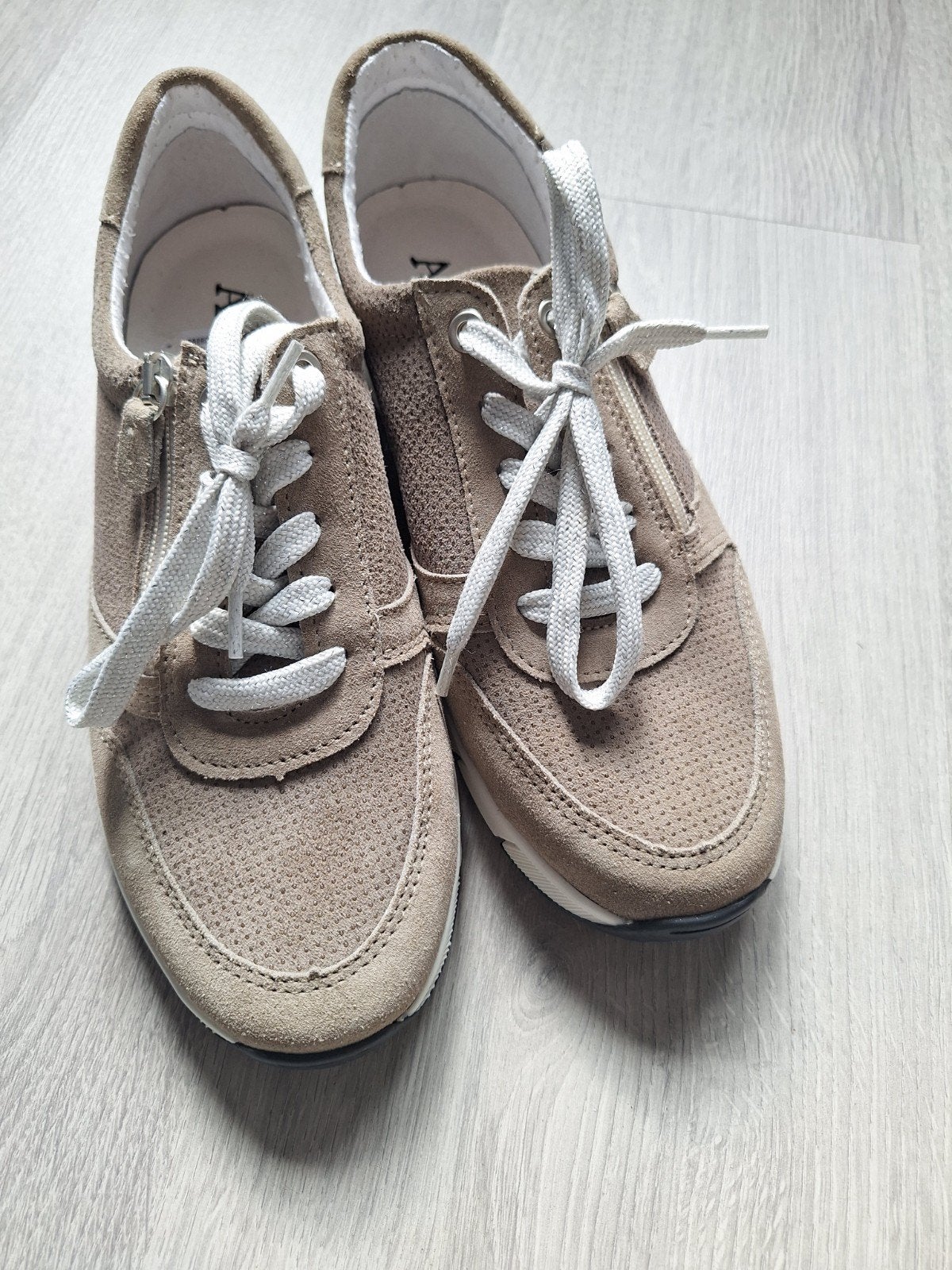 Nieuw Aco dames leren sneakers mt 40, Kleding | Dames, Aco, Beige, Nieuw, Ophalen of Verzenden