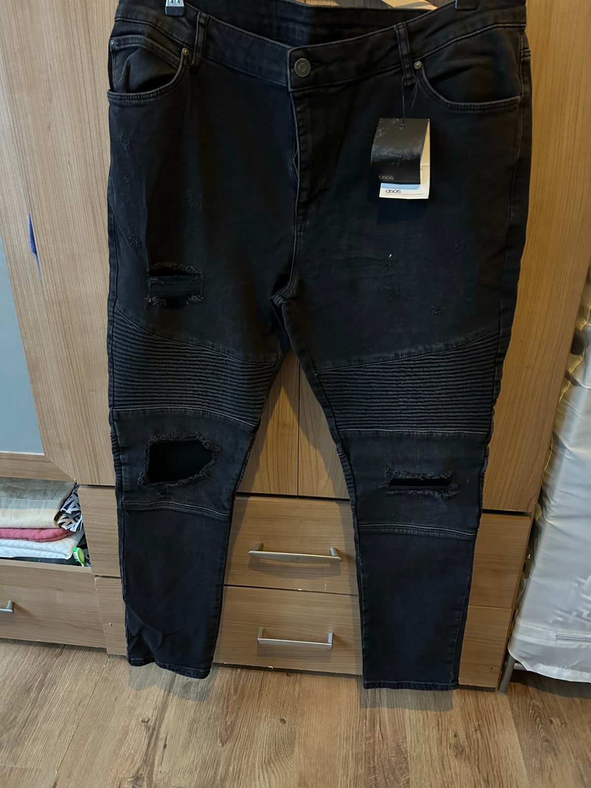 ASOS Design Zwarte Biker Jeans met Scheuren W40, Ophalen, Nieuw, Zwart, W40 - W42 (confectie 56/58)