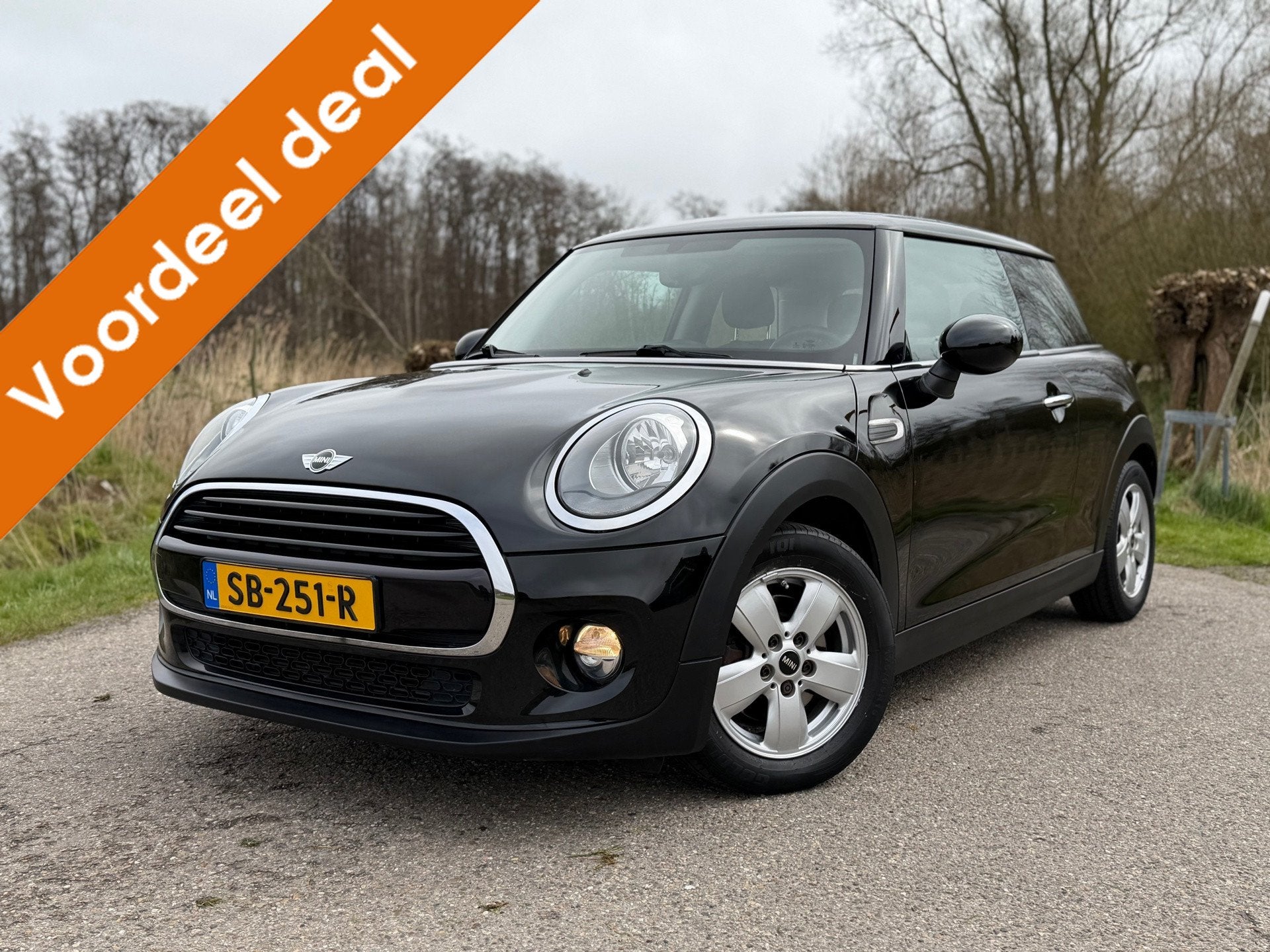 Mini Mini 1.5 Cooper Business / 1e Eigenaar / Navi / Airco /, Voorwielaandrijving, Gebruikt, 4 stoelen, Origineel Nederlands