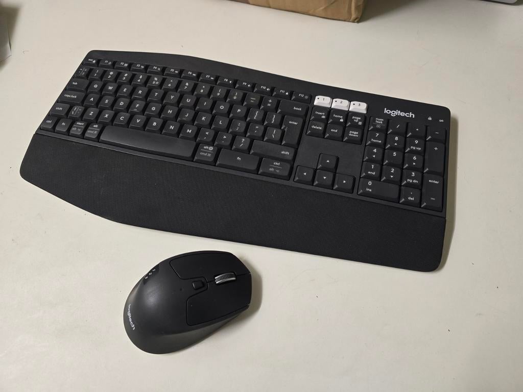 Logitech ergonomisch toetsenbord & muis setje - bluetooth!, Ophalen of Verzenden, Zo goed als nieuw, Ergonomisch