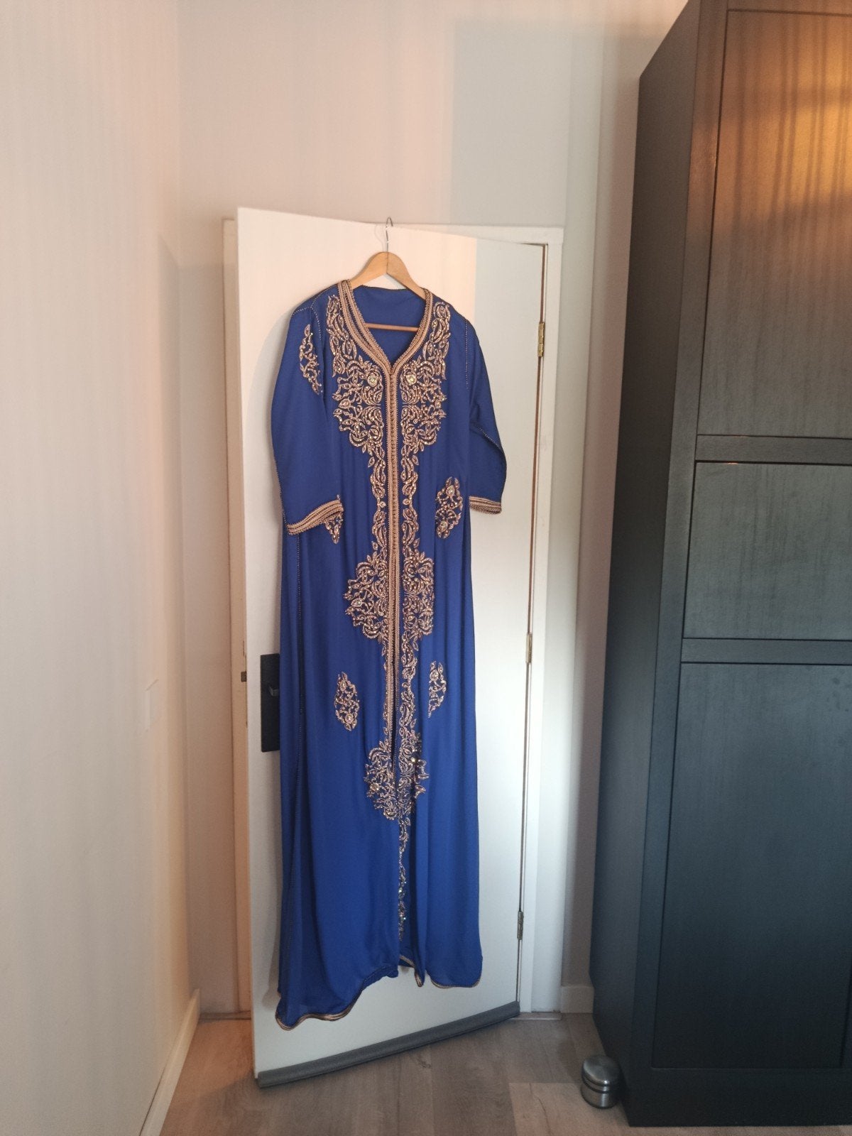 Prachtige blauwe takchita met gouden details, Ophalen of Verzenden, Zo goed als nieuw, Maat 38/40 (M), Blauw