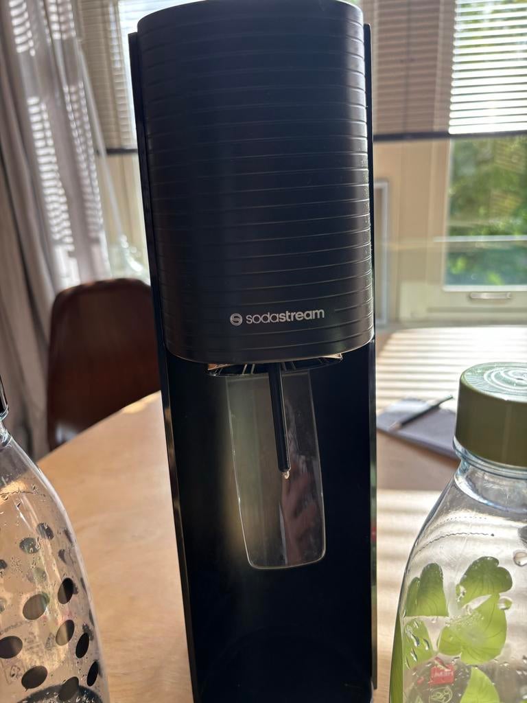 Sodastream bruiswatermaker met 2 flessen, Ophalen, Zo goed als nieuw