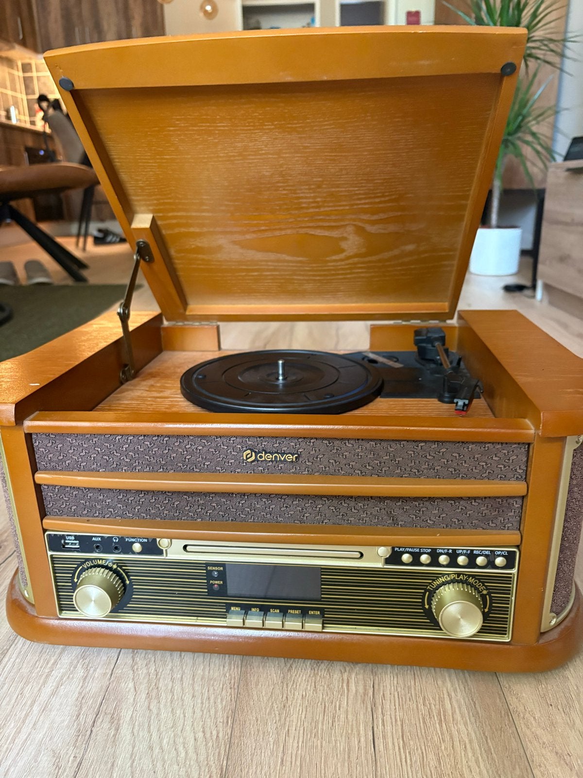 Denver platenspeler met CD, radio en USB - Zo goed als nieuw