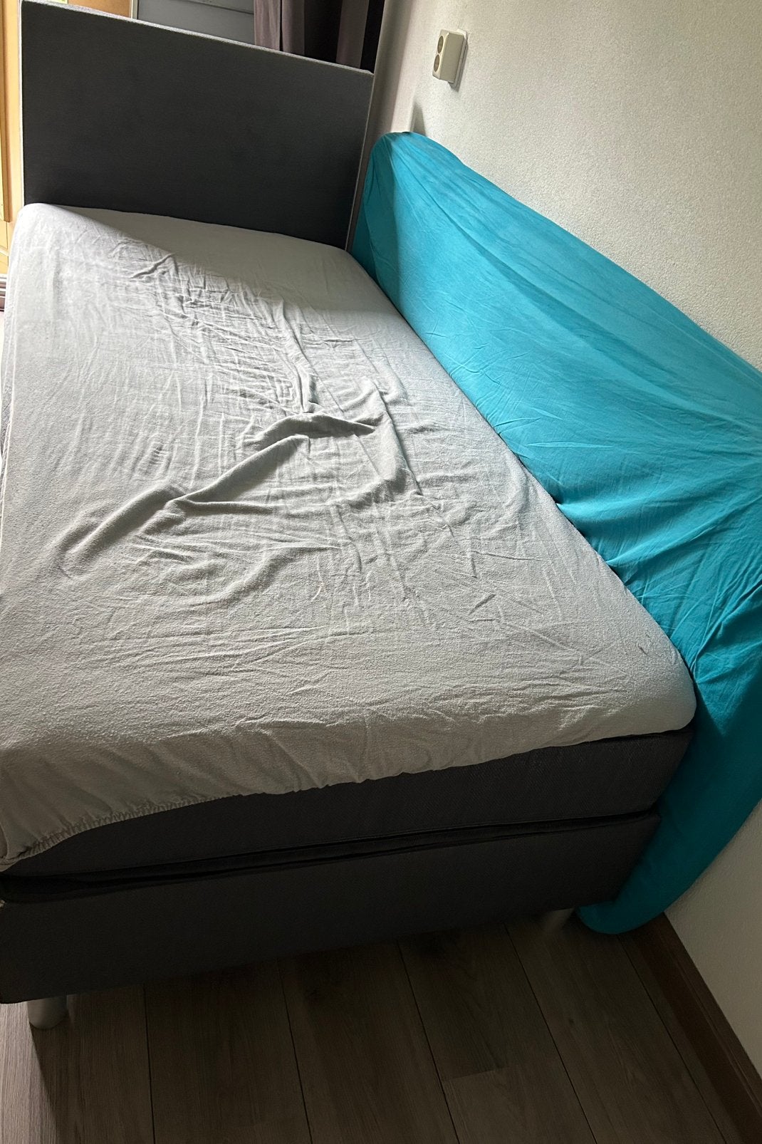 Bed, Ophalen, Zo goed als nieuw, Eenpersoons, Grijs