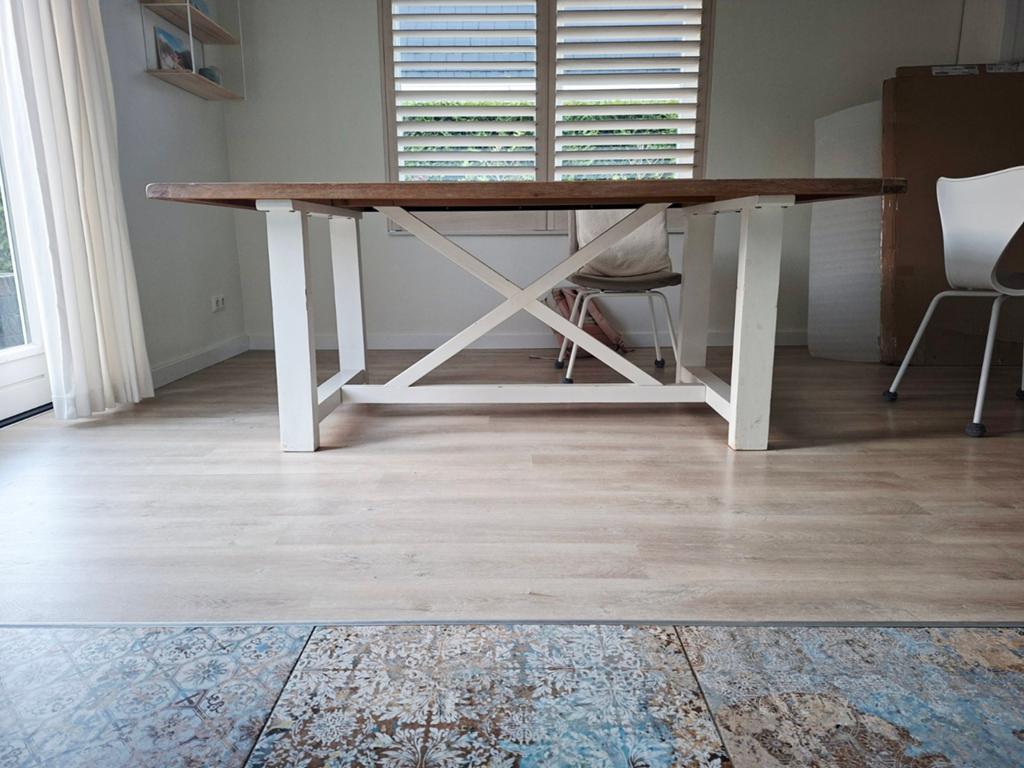 Robuuste eettafel met wit onderstel en houten blad, Ophalen, 200 cm of meer, 50 tot 100 cm, Vijf personen of meer