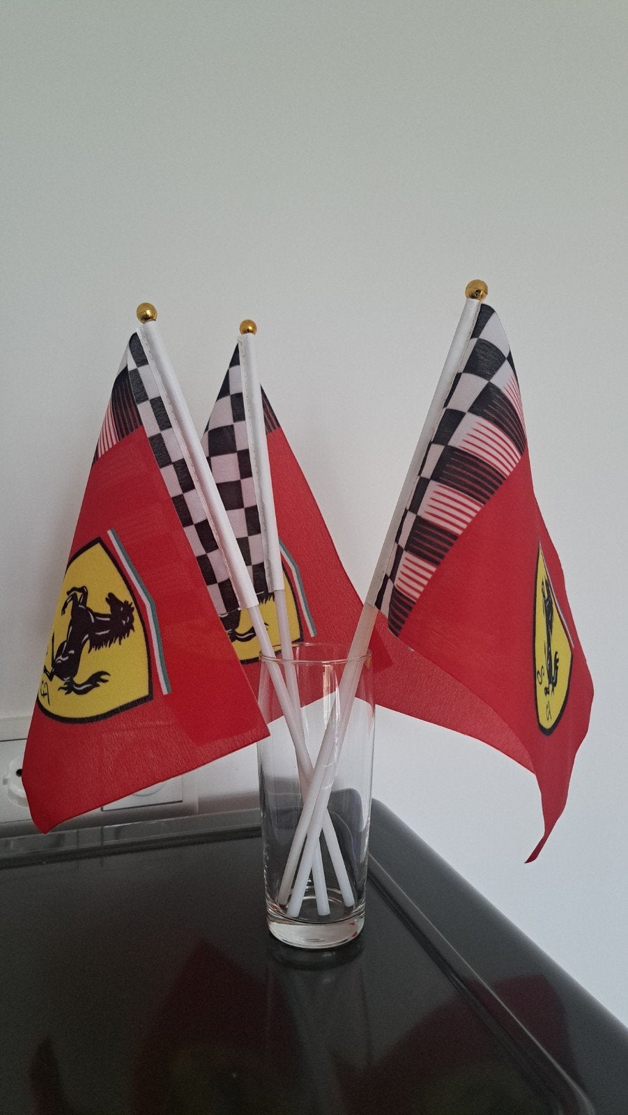 Scuderia Ferrari tafelvlag. 4 stuks., Ophalen of Verzenden, Groter dan 1:32