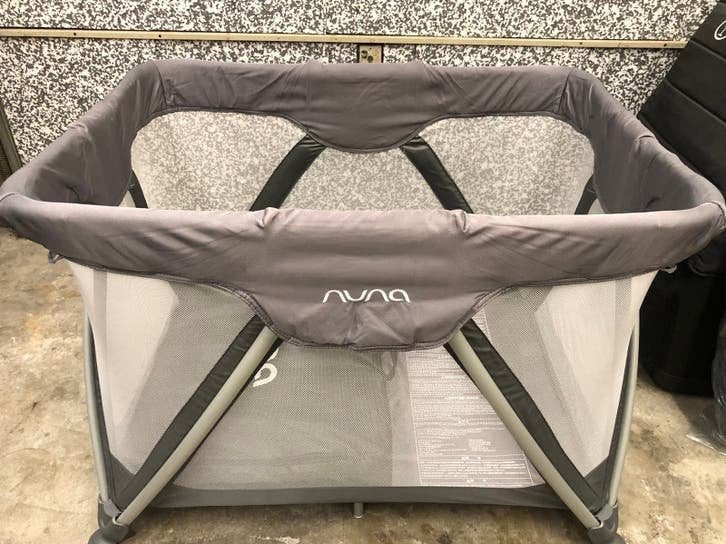 Nuna Sena Reisbedje - Compact en Comfortabel, Ophalen of Verzenden, Zo goed als nieuw, Reisbedje