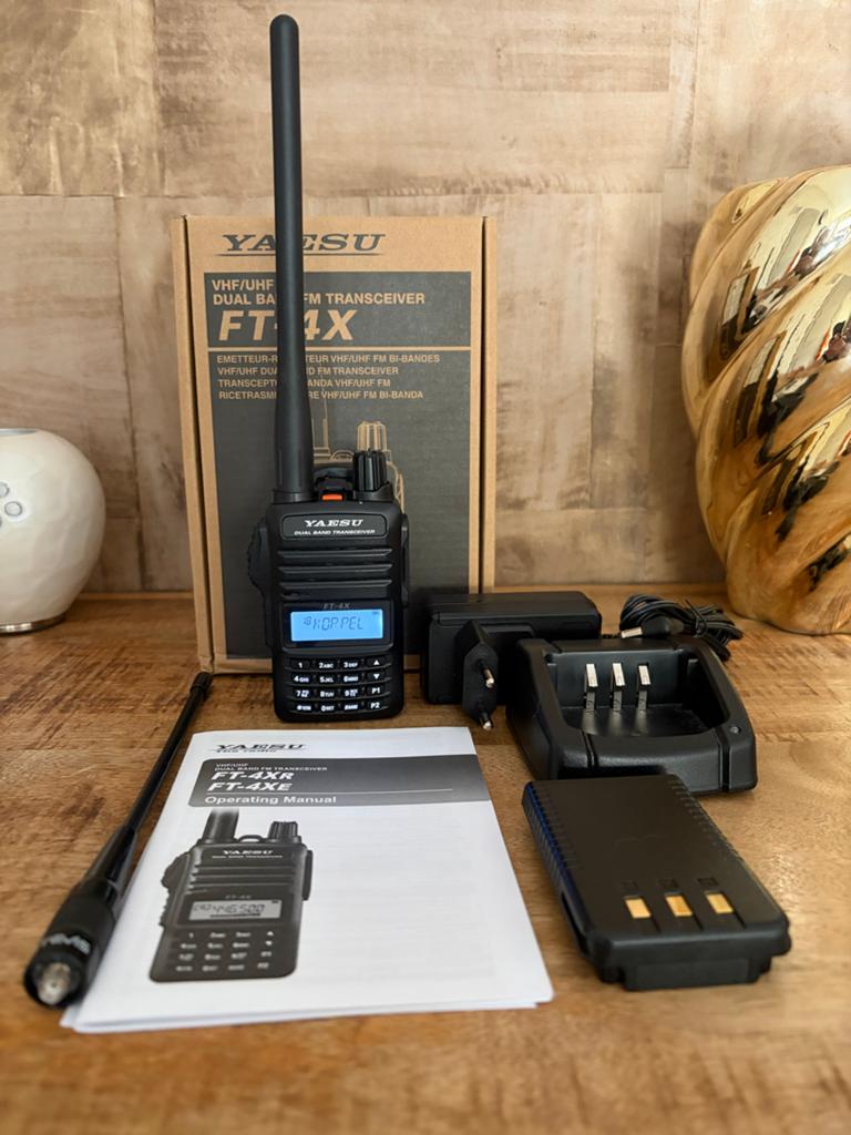 Yaesu FT-4X Dual Band Portofoon - VHF/UHF Transceiver, Nieuw, Ophalen of Verzenden, Portofoon of Walkie-talkie, Met broekklem