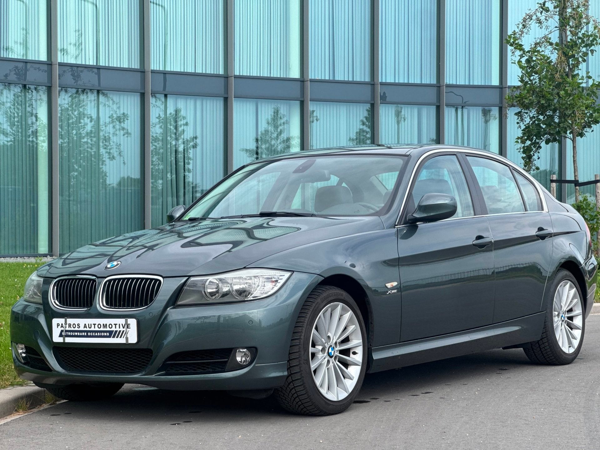 BMW 3-serie 330i xDrive // 272PK // Automaat // Schuifdak //, Auto's, BMW, Automaat, Euro 5, Beige, 2996 cc