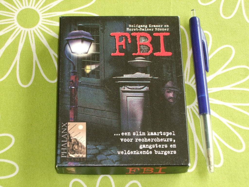 FBI - een slim kaartspel voor rechercheurs en gangsters, Hobby en Vrije tijd, Gezelschapsspellen | Kaartspellen, Zo goed als nieuw