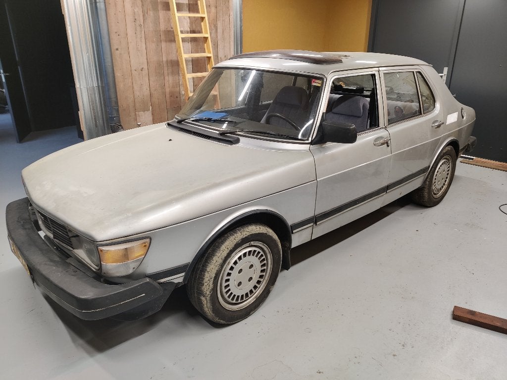 Saab 99 2.0 GL 1983 Grijs, Auto's, Stof, Zwart, 4 cilinders, Lichtmetalen velgen