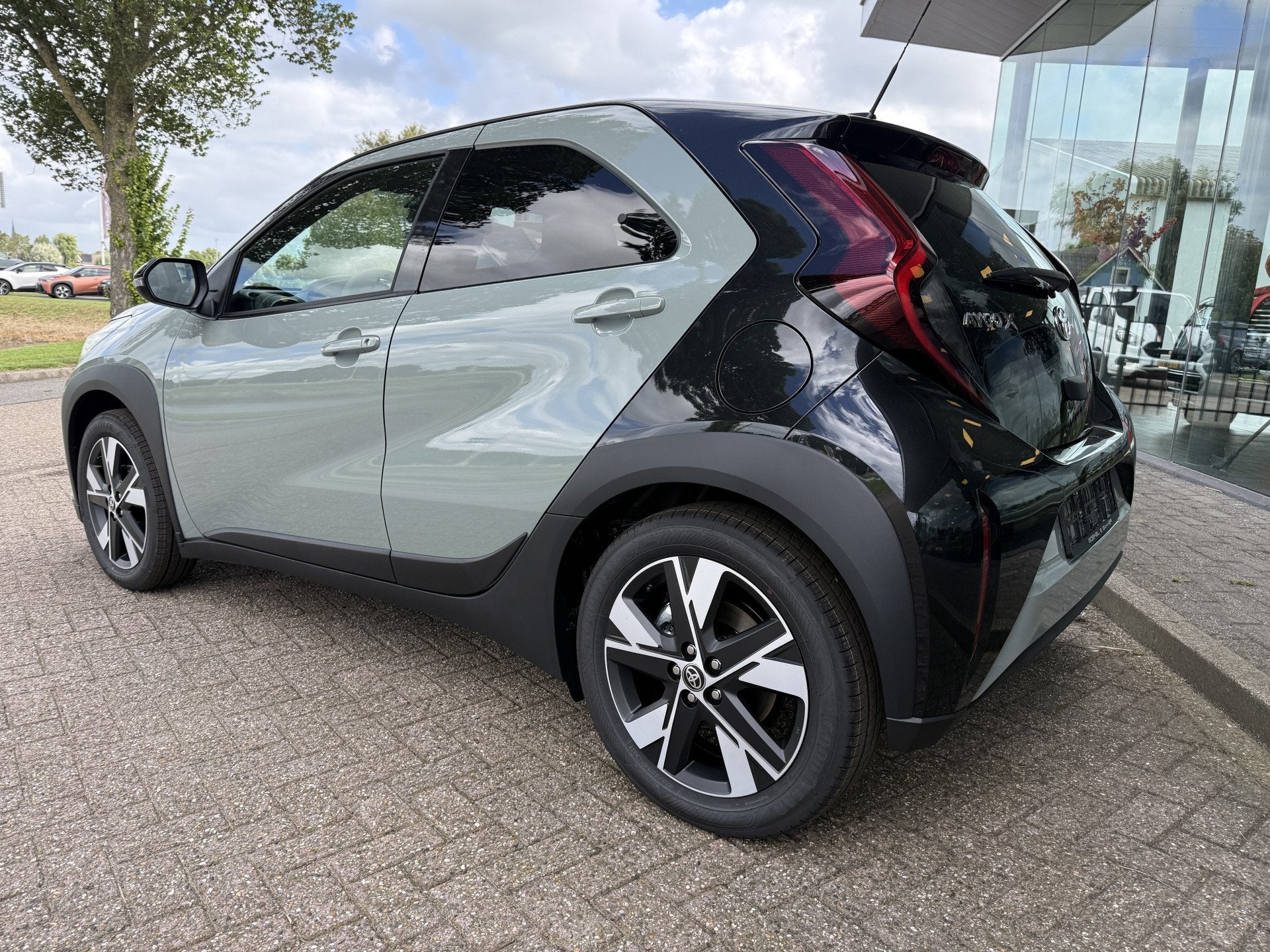 Toyota Aygo X Hybrid 115 pulse Automaat * Stoelverwarming *, Stof, Gebruikt, Zwart, 4 stoelen