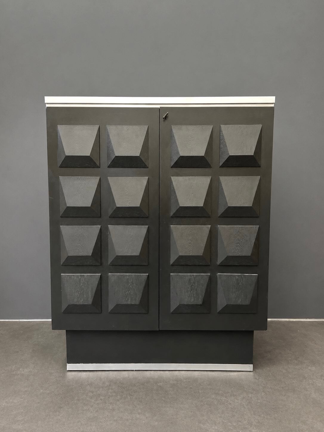 Brutalist kast van Belgisch Design, Ophalen