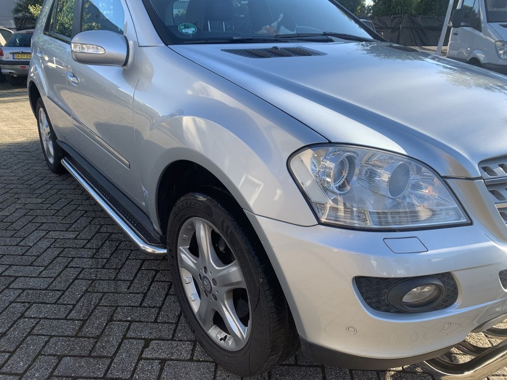 Mercedes-Benz ML W164 Sidebars met rvs trede