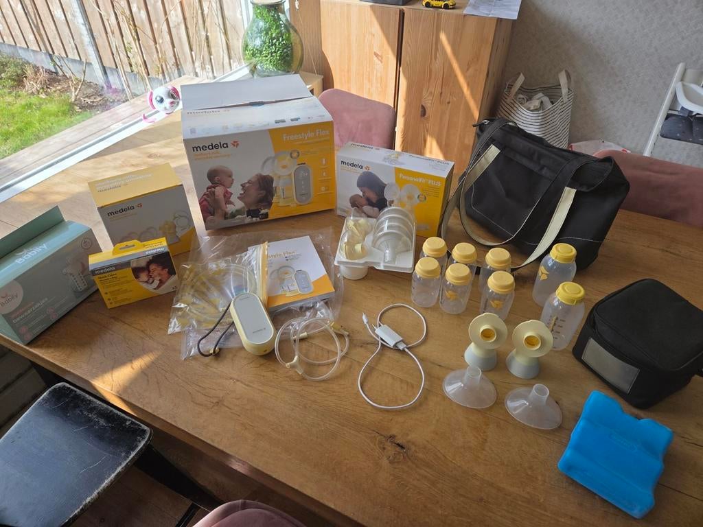 Medela Freestyle Flex dubbele borstkolf met accessoires, Ophalen of Verzenden, Borstkolf