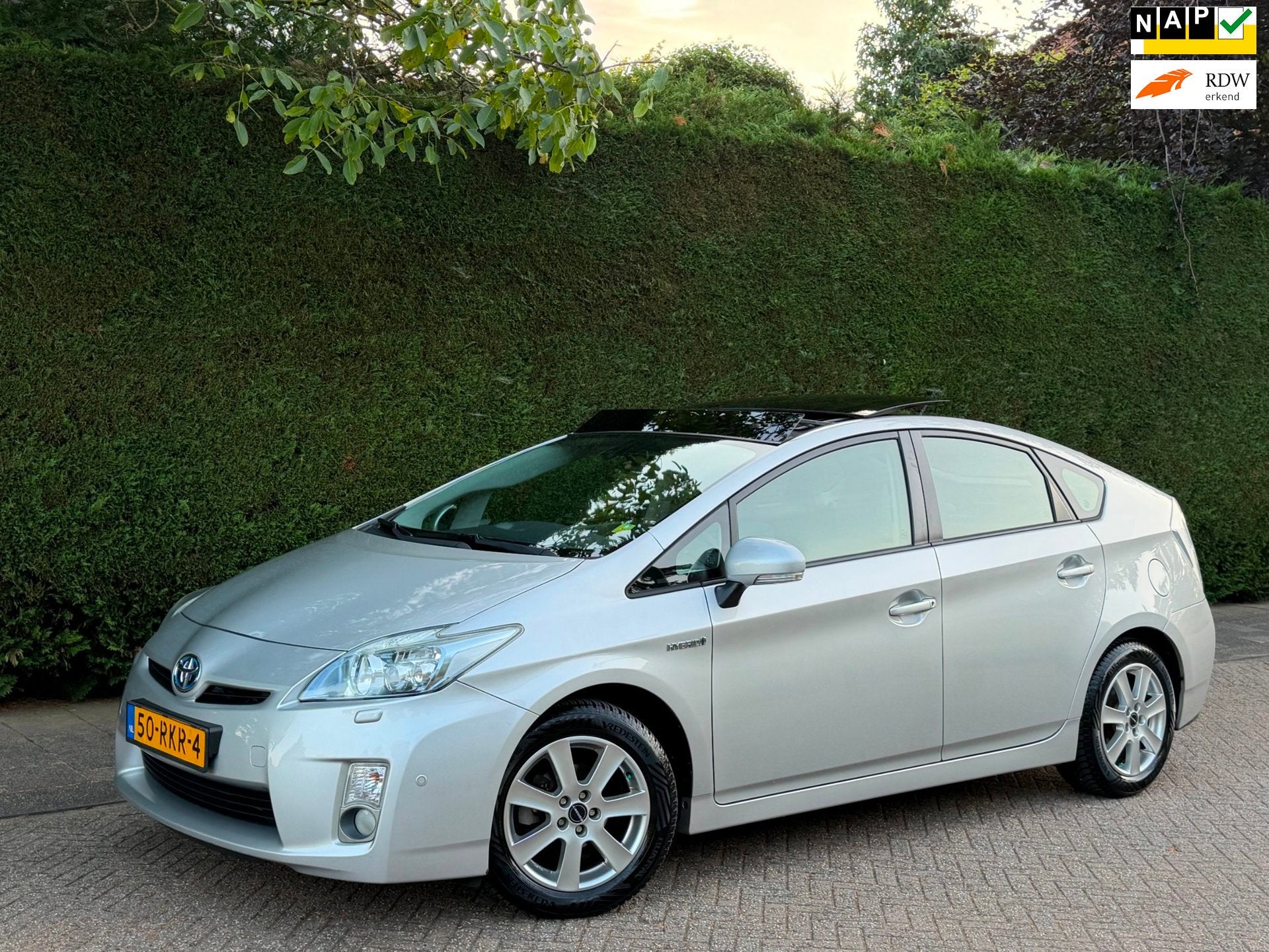 Toyota Prius 1.8 XENON/SCHUIFDAK/PDC/1e EIGENAAR/CAMERA/TRKH, Stof, Gebruikt, 4 cilinders, Origineel Nederlands