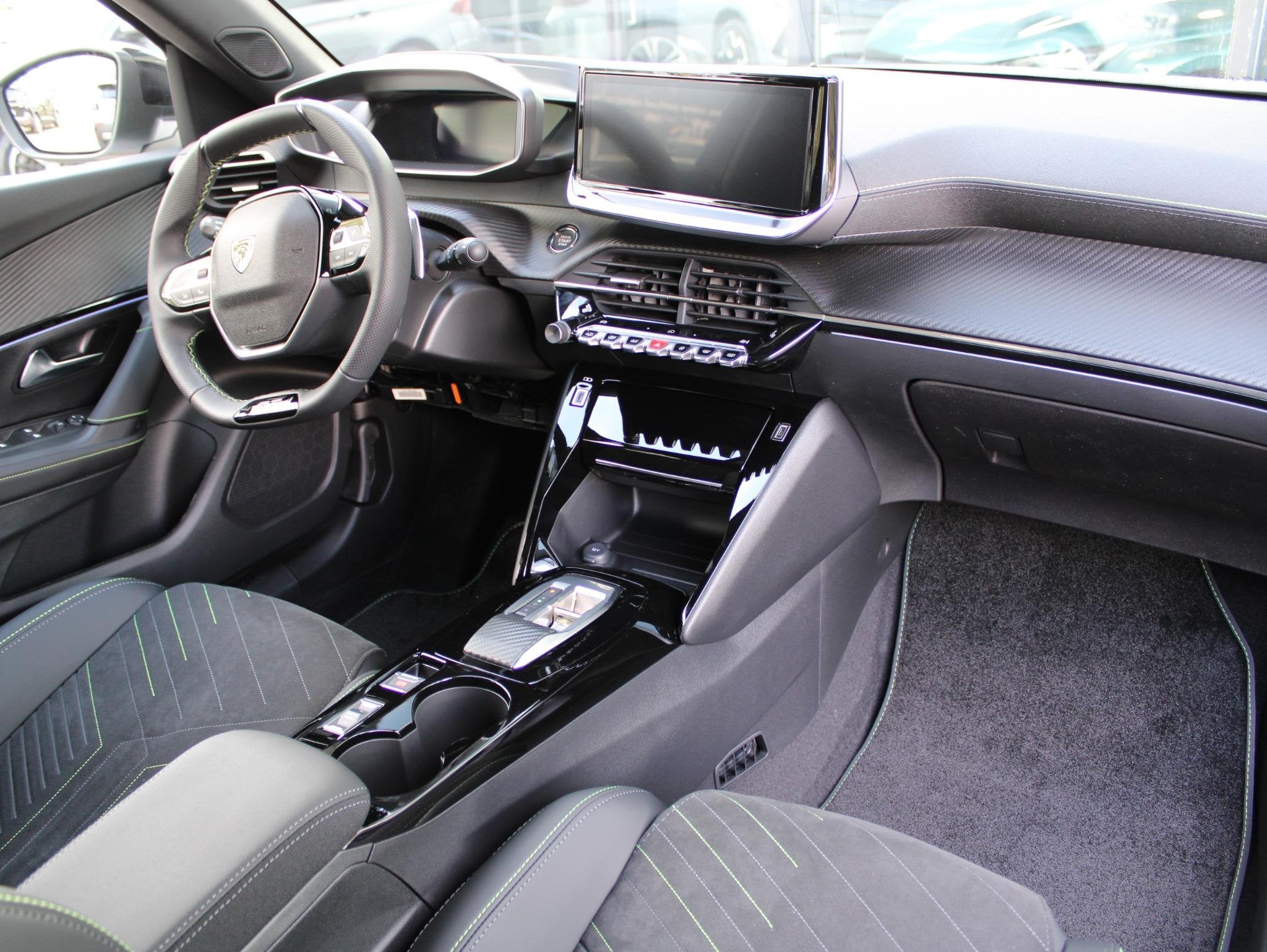 Peugeot 2008 1.2 Hybrid 145 GT VOORRAAD KORTING, Euro 6, 1199 cc, Wit, Nieuw