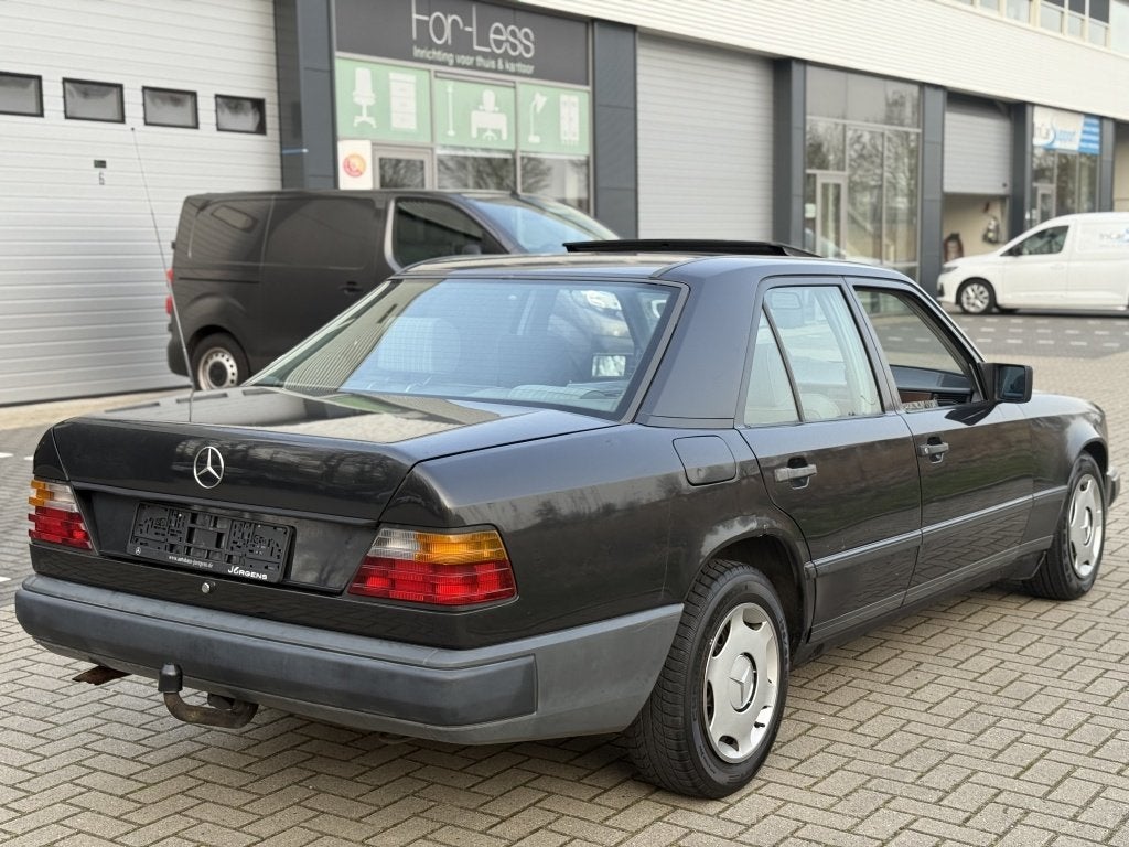 Mercedes-Benz E-Klasse 200-500 250D Oldtimer | CV | STOELVER, foto 4