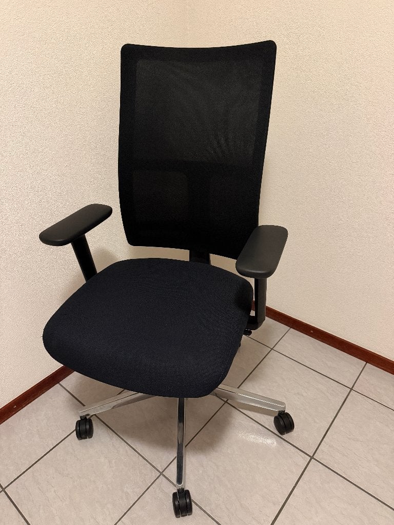 Ergonomische bureaustoel met een hoge ruggesteun, Huis en Inrichting, Ophalen, Zwart, Zo goed als nieuw, Bureaustoel