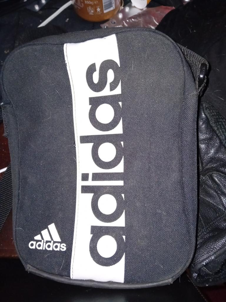 Adidas tasje, Sieraden, Tassen en Uiterlijk, Tassen | Schoudertassen, Ophalen of Verzenden, Zwart