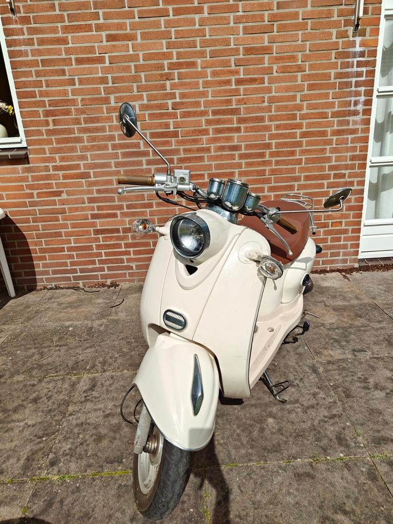Znen retro scooter, Fietsen en Brommers, Snorfietsen en Snorscooters, Gebruikt, Overige merken, Benzine, Ophalen