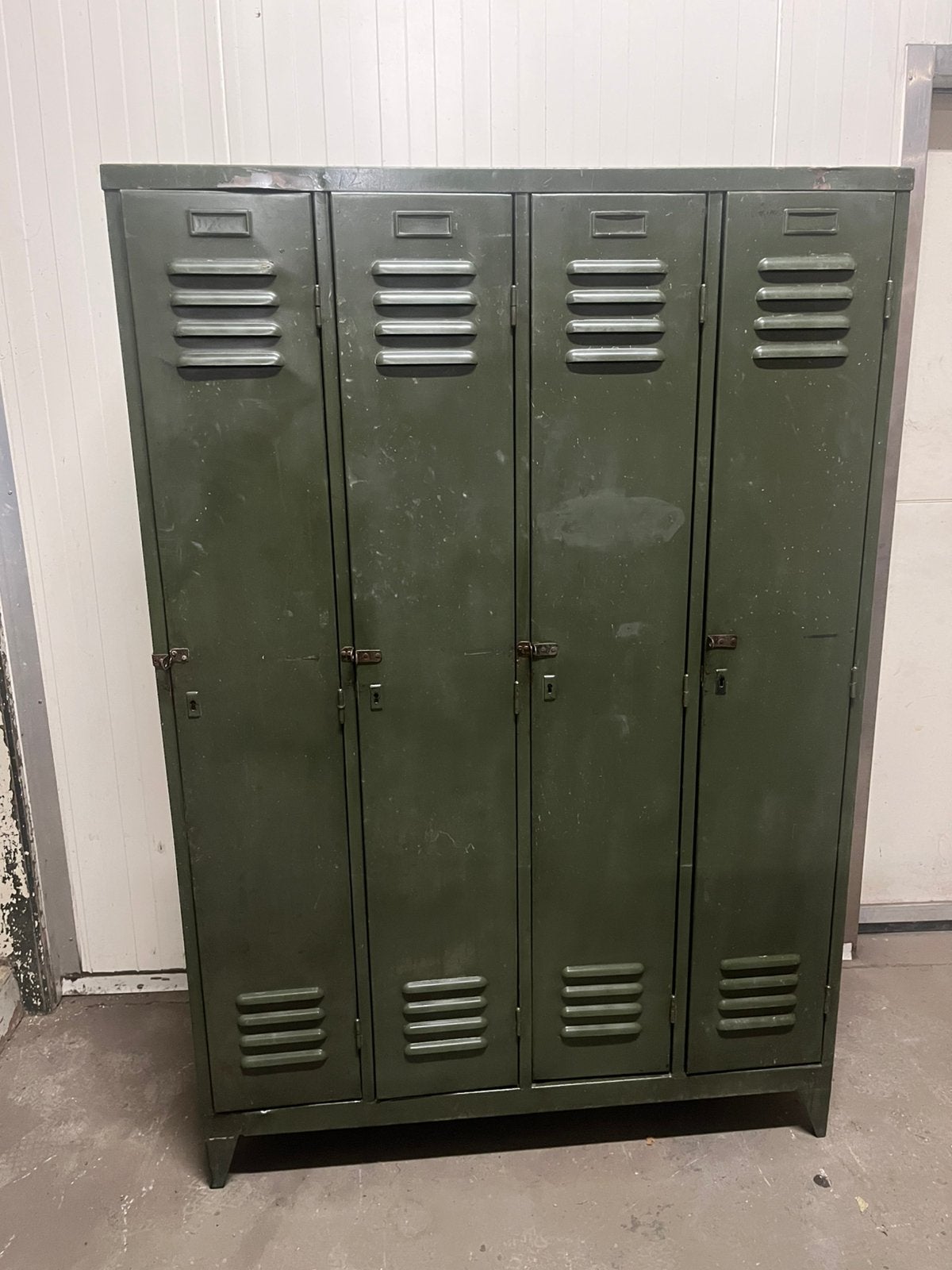 Industriële kast, Ophalen, Gebruikt