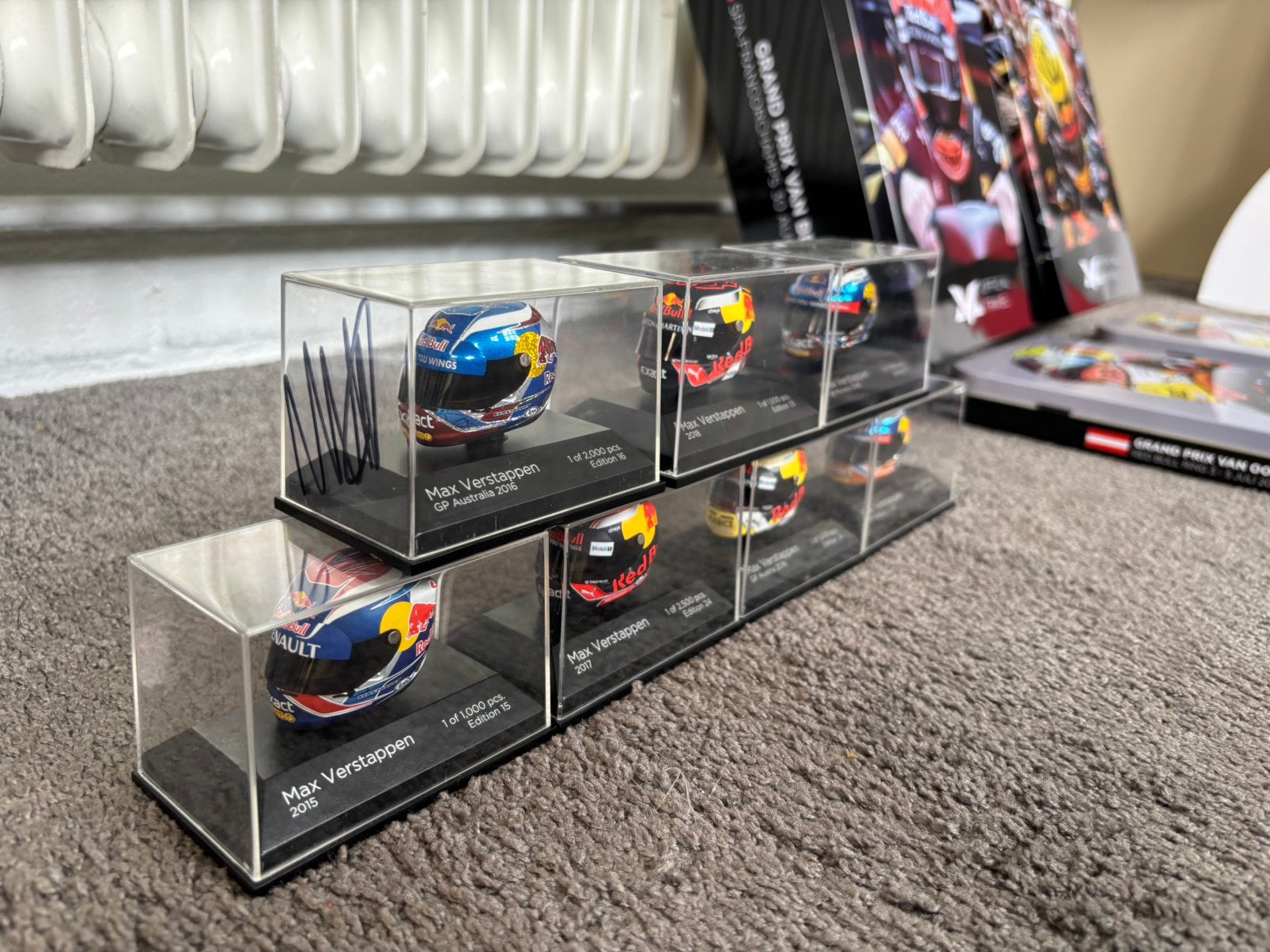Max verstappen 1:8 helmen set ( met handtekening ), Verzamelen, Ophalen of Verzenden, Zo goed als nieuw, Formule 1