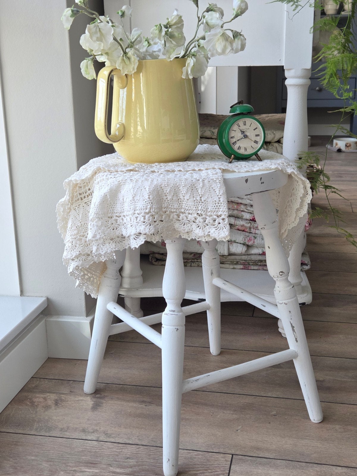Oude brocante houten kruk planten tafeltje, Ophalen