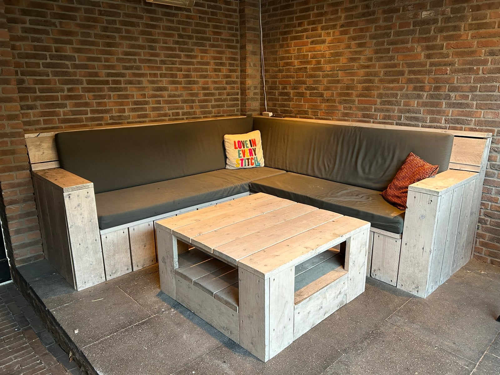 Stevige houten loungebank met salontafel, Tuin en Terras, Ophalen, Gebruikt, Hout